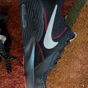 Nike Air Max size 5.5 in men’s fits 8-8.5 in women’s Black/silver